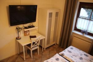 TV a/nebo společenská místnost v ubytování Gäste Apartement Casa Luber