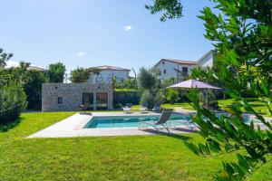a backyard with a swimming pool and a house at Casa das Castanhas - near Gerês in Braga