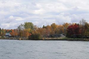 a house on the shore of a body of water at Carolyn Beach Inn in Thessalon