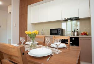 Kuchyňa alebo kuchynka v ubytovaní Luxus Apartament Rodzinny z sauną i siłownią