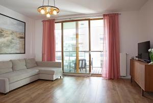 Televízia a/alebo spoločenská miestnosť v ubytovaní Luxus Apartament Rodzinny z sauną i siłownią