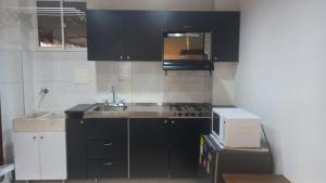 Una cocina o zona de cocina en Apartaestudio Laureles la 33
