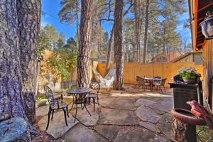 Foto sihtkohas Payson asuva majutusasutuse Patio and Fenced Yard Cozy Payson Cabin Retreat galeriist