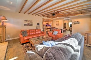 Foto sihtkohas Payson asuva majutusasutuse Patio and Fenced Yard Cozy Payson Cabin Retreat galeriist