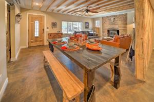 Foto sihtkohas Payson asuva majutusasutuse Patio and Fenced Yard Cozy Payson Cabin Retreat galeriist