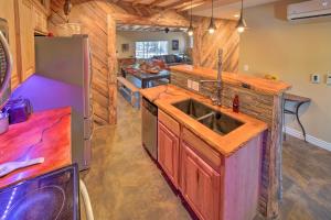 Foto sihtkohas Payson asuva majutusasutuse Patio and Fenced Yard Cozy Payson Cabin Retreat galeriist