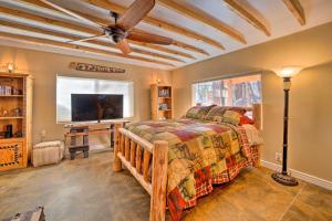 Foto sihtkohas Payson asuva majutusasutuse Patio and Fenced Yard Cozy Payson Cabin Retreat galeriist