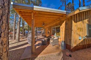 Foto sihtkohas Payson asuva majutusasutuse Patio and Fenced Yard Cozy Payson Cabin Retreat galeriist