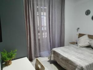 Postel nebo postele na pokoji v ubytování Hostal Puerta Carmona