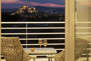 A seating area at Stunning Acropolis view apartment
