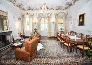 Posezení v ubytování Villa Ghiringhelli