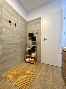 a room with a closet with a shelf and a door at Rosco Apartment Transalpina in Alba Iulia