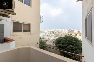 Ban công/sân hiên tại Modern 2BR APT in the quaint village of Marsaskala & AC by 360 Estates