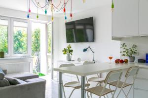 Zdjęcie z galerii obiektu Tree&Lake Apartament Warszawa w mieście Ząbki