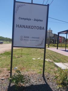 a sign that says hamotaotazona on the side of a road at HANAKOTOBA El lenguaje de las Flores in Chajarí