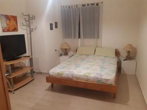 מיטה או מיטות בחדר ב-Adorable 3 bedroom Brenner "Hill" suite