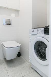 Zdjęcie z galerii obiektu Tree&Lake Apartament Warszawa w mieście Ząbki