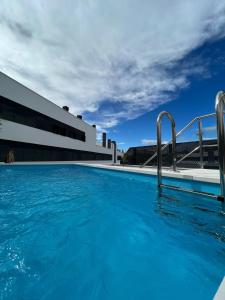 Bazén v ubytovaní W4 Private Pool - Luxury Style Apartment alebo v jeho blízkosti
