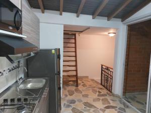 Η κουζίνα ή μικρή κουζίνα στο Envigado Parque principal - Anturios piso4