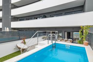 Bazén v ubytovaní W4 Private Pool - Luxury Style Apartment alebo v jeho blízkosti
