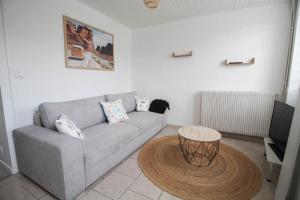 Posedenie v ubytovaní Belle maison à Saint Cybard -Fibre,Jardin,Netflix