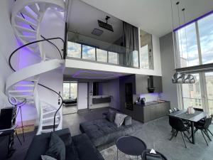 Posezení v ubytování The Penthouse Kyiv