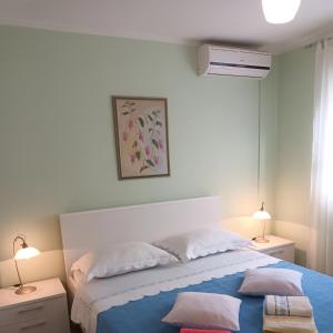 Posteľ alebo postele v izbe v ubytovaní 2B Apartment