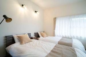 Una cama o camas en una habitación de 自然豊か棚田百選の棚田・道の駅・金剛山登山・釣り・ゴルフに便利/8名宿泊可広々一軒家/無料駐車場