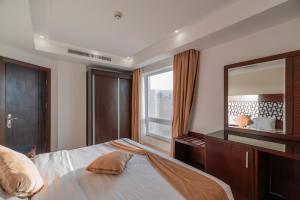 Postel nebo postele na pokoji v ubytování Petra Elite Hotel