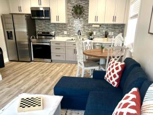 Η κουζίνα ή μικρή κουζίνα στο Guest Suites 1998 #2 - Restful 1 bedroom 1 bath Suite