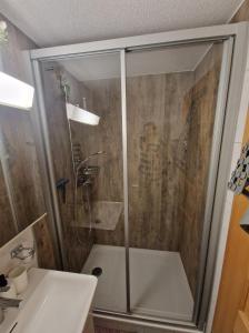 Vannituba majutusasutuses Schöne 3 1/2 Zimmer Wohnung in der Zentralschweiz
