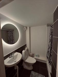 Koupelna v ubytování Råda Hotel