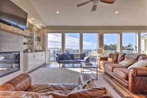 Φωτογραφία από το άλμπουμ του Remodeled Home with Spa and Deck Walk to Dillon Beach σε Dillon Beach
