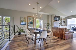 Φωτογραφία από το άλμπουμ του Remodeled Home with Spa and Deck Walk to Dillon Beach σε Dillon Beach
