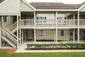 een groot huis met een wit terras en een trap bij Golf Colony Resort 36F in Myrtle Beach