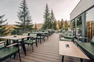 Nespecifikovaný výhled na hory nebo výhled na hory při pohledu z hotelu