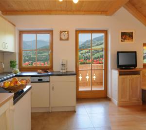 Kuchyň nebo kuchyňský kout v ubytování Linderhof