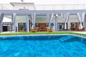 a large swimming pool in a house at ChezBabo Wellness Hotel in Ngaparou
