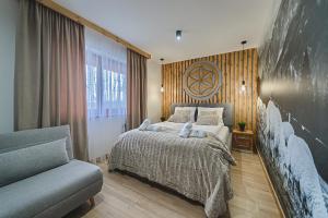 Postel nebo postele na pokoji v ubytování Apartamenty Osada Antałówka Zakopane
