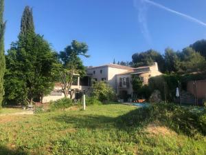 Vonkajšia záhrada v ubytovaní En Vau - Coliving - Mas des Sous Bois