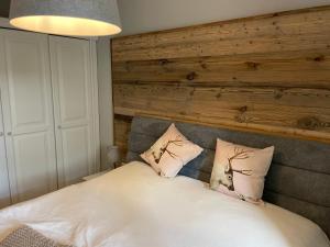 Postel nebo postele na pokoji v ubytování Wohlfühlappartment Gerlitzen