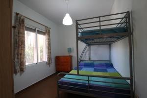A bed or beds in a room at CHALET CON PISCINA A 100m DE LA PLAYA LA MANGA