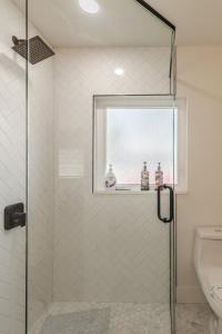 Koupelna v ubytování Luxury Tiny Home 2 Miles from Downtown Orlando + 37 fotografií