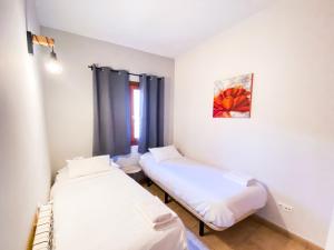 Llit o llits en una habitació de Disfruta De La Naturaleza - Vistas al Rio - Luz Natural - 6pax