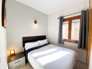 Llit o llits en una habitació de Disfruta De La Naturaleza - Vistas al Rio - Luz Natural - 6pax