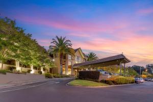 a rendering of a hotel with a parking lot at Best Western Plus Novato Oaks Inn in Novato