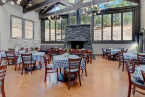 a dining room with tables and chairs and a fireplace at Best Western Plus Novato Oaks Inn in Novato