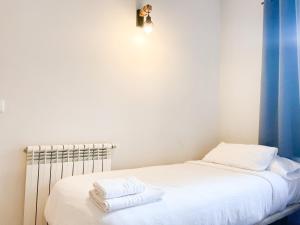 Llit o llits en una habitació de Disfruta De La Naturaleza - Vistas al Rio - Luz Natural - 6pax