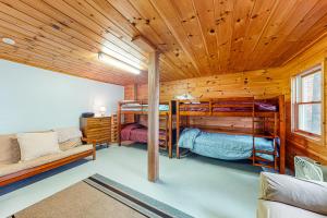 a room with two bunk beds in a cabin at The Red Camp in Casco