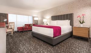 Posteľ alebo postele v izbe v ubytovaní Flamingo Las Vegas Hotel & Casino